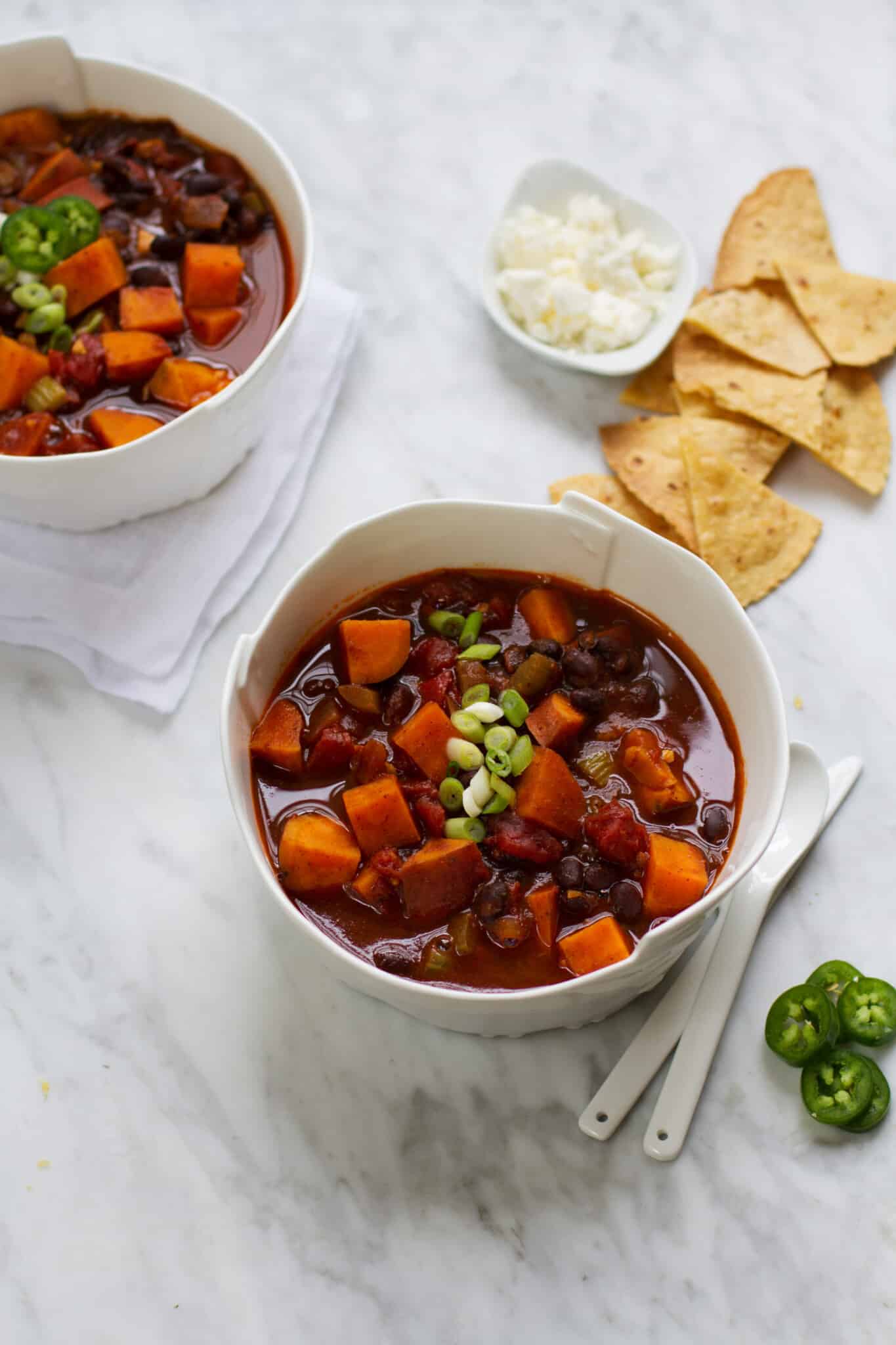 20 Healthy Recipes - Sweet Potato Black Bean Chili Recipe @saltandwind