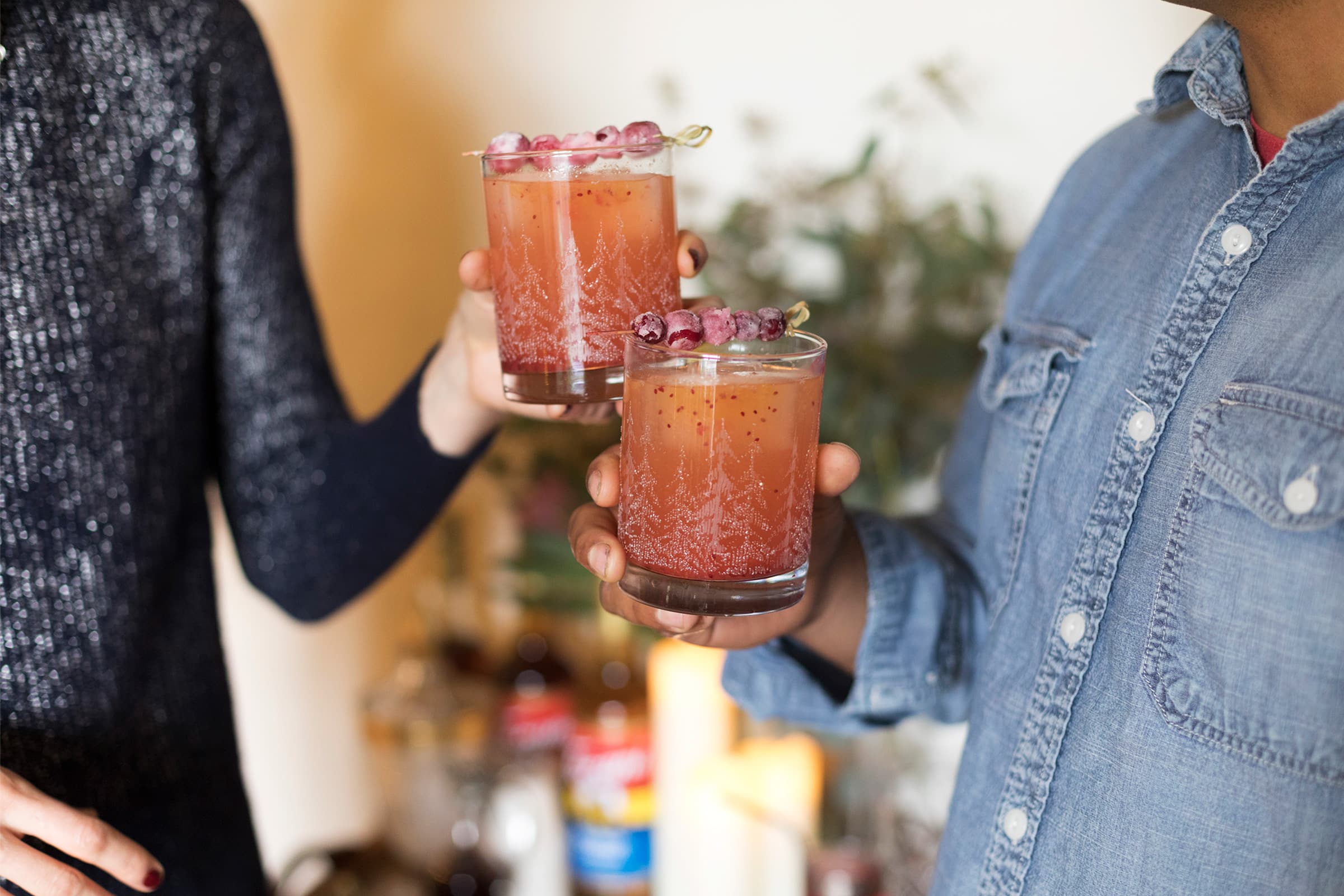 How To Throw A Last-Minute Holiday Cocktail Party @saltandwind