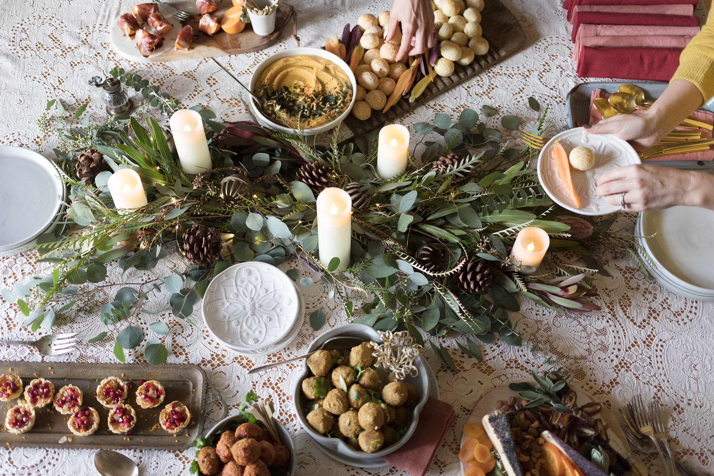 How To Throw A Last-Minute Holiday Cocktail Party @saltandwind