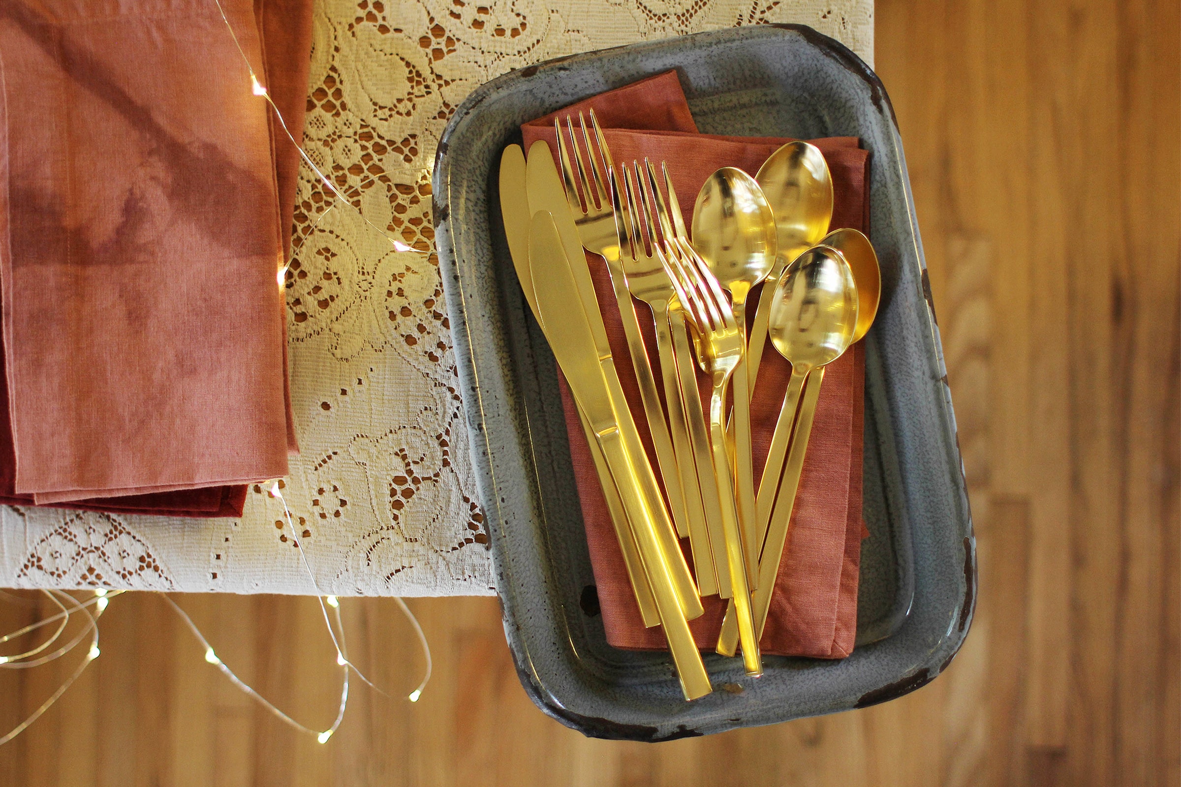 Tabletop Decor For A Last-Minute Holiday Party @saltandwind