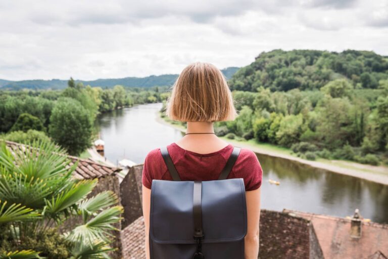 how to travel solo as woman