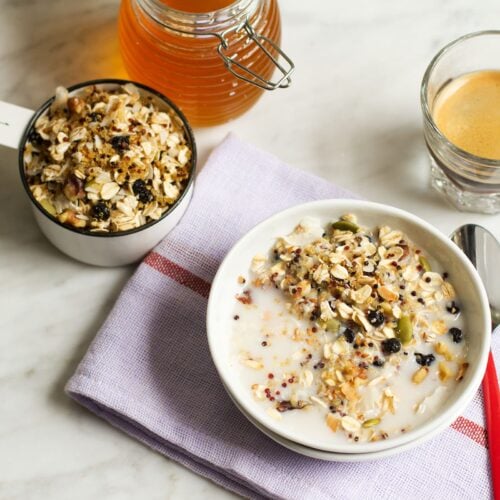 Toasted Quinoa Coconut Blueberry Müesli Recipe