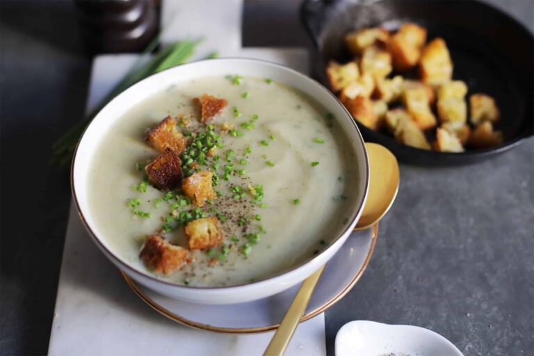 {Soupe Poireaux Et Pommes De Terre} Classic Potato Leek Soup Recipe