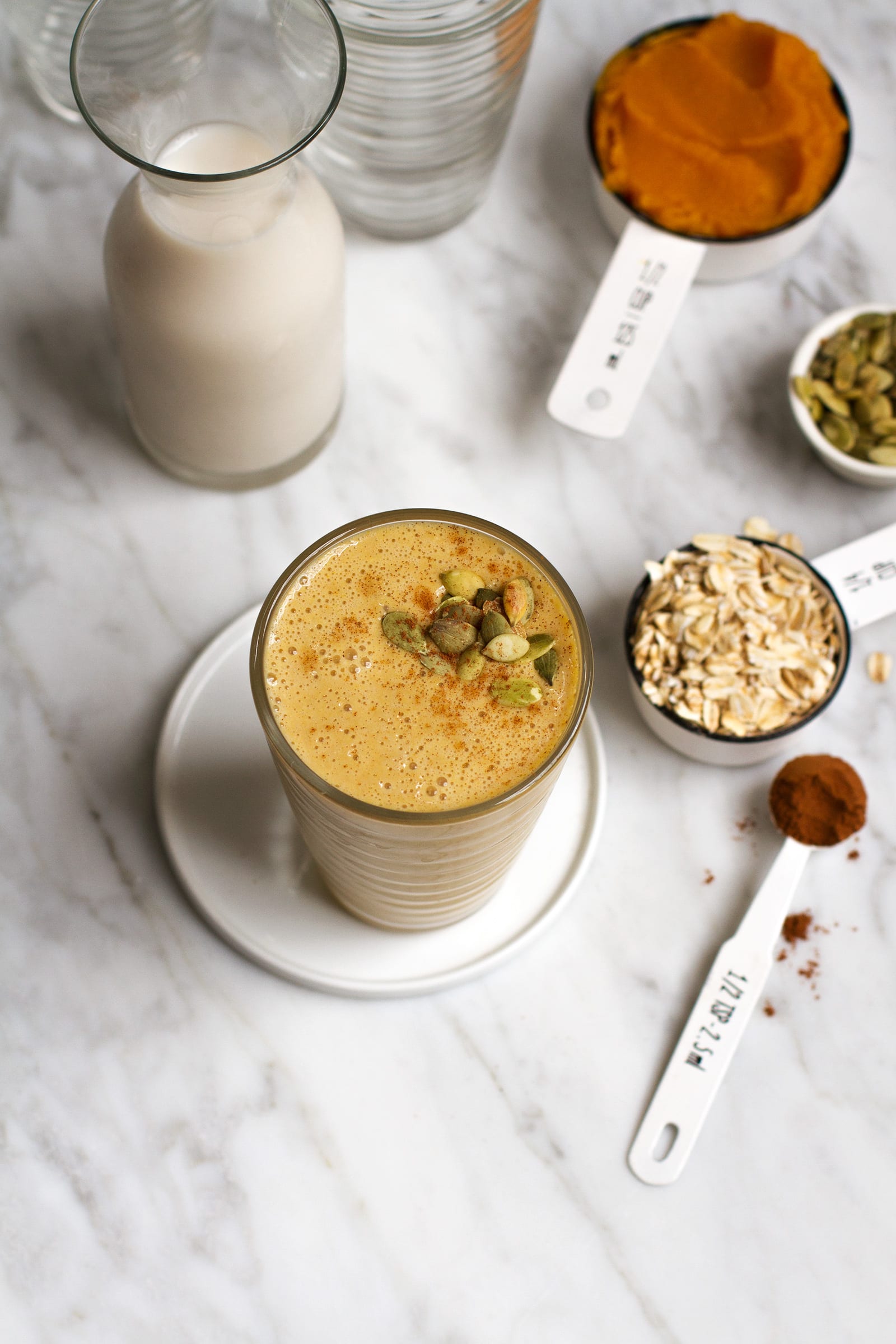 10 Healthy Whole Foods Recipes To Cleanse After Vacation || Pumpkin Spice Oatmeal Smoothie Recipe | www.saltandwind.com
