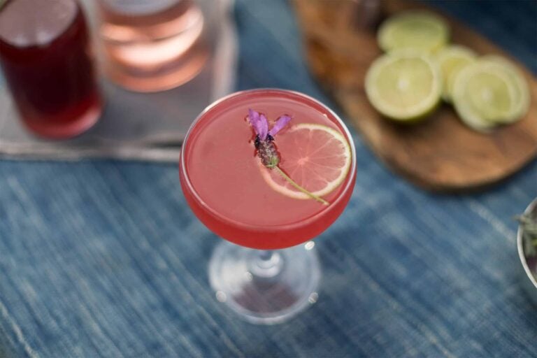 Rosé Raspberry Lavender Spritzer Cocktail Recipe